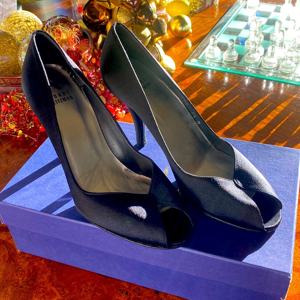 Beautiful Black Satin TailFeather heels.